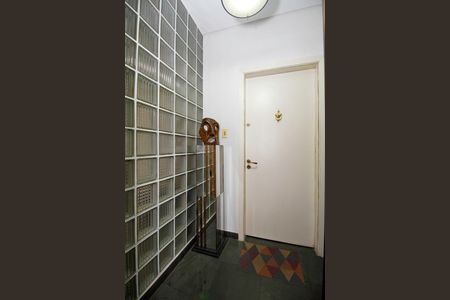Apartamento à venda com 260m², 3 quartos e 2 vagas Apartamento à venda com 260m², 3 quartos e 2 vagasHall de Entrada Exclusivo