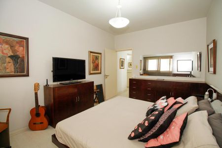 Apartamento à venda com 260m², 3 quartos e 2 vagas Apartamento à venda com 260m², 3 quartos e 2 vagasSuíte
