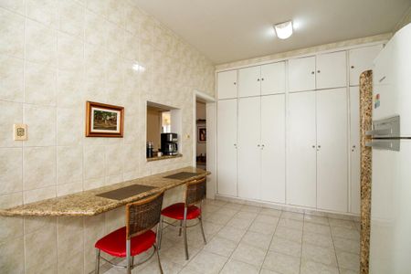Apartamento à venda com 260m², 3 quartos e 2 vagas Apartamento à venda com 260m², 3 quartos e 2 vagasCozinha