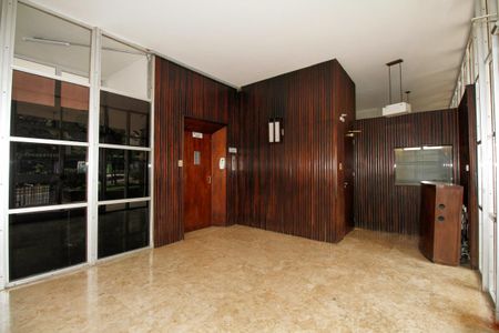 Apartamento à venda com 260m², 3 quartos e 2 vagas Apartamento à venda com 260m², 3 quartos e 2 vagasHall Social