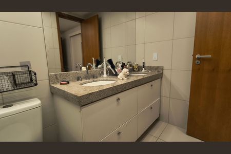 Apartamento para alugar com 150m², 3 quartos e 2 vagasBanheiro da Suíte 1