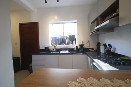 Casa de condomínio à venda com 60m², 2 quartos e 2 vagasCozinha