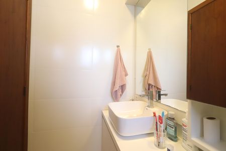 Casa de condomínio à venda com 60m², 2 quartos e 2 vagasBanheiro