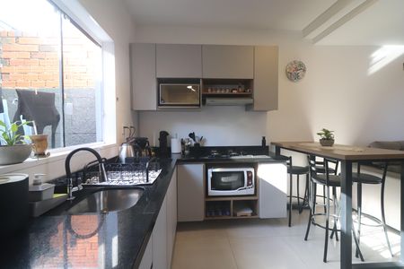 Casa de condomínio à venda com 60m², 2 quartos e 2 vagasCozinha
