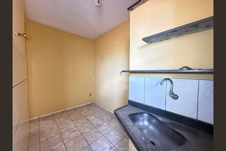 Cozinha e Área de Serviço de casa para alugar com 2 quartos, 50m² em Camargos, Belo Horizonte