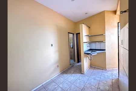 Cozinha e Área de Serviço de casa para alugar com 2 quartos, 50m² em Camargos, Belo Horizonte