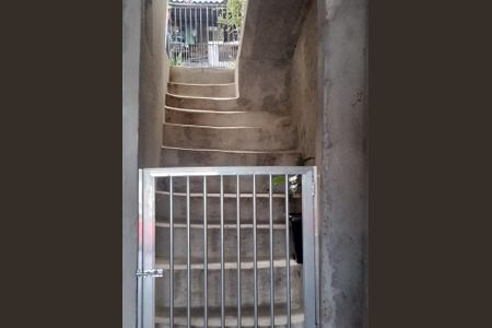 ESCADA EXTERNA de casa à venda com 1 quarto, 143m² em Jaguaribe, Osasco