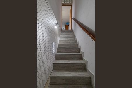 Casa à venda com 44m², 1 quarto e sem vaga Casa à venda com 44m², 1 quarto e sem vagaEscada