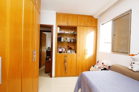 Apartamento à venda com 218m², 4 quartos e 2 vagasQuarto 2