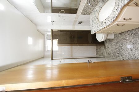 Apartamento à venda com 218m², 4 quartos e 2 vagasBanheiro do Quarto 1