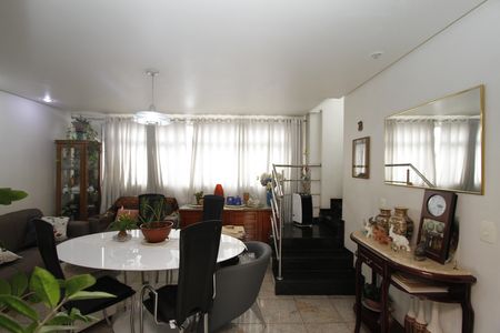 Apartamento à venda com 218m², 4 quartos e 2 vagasSala