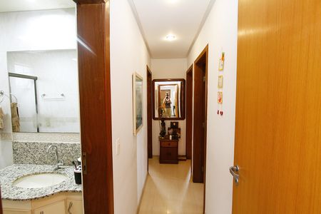 Apartamento à venda com 218m², 4 quartos e 2 vagasCorredor