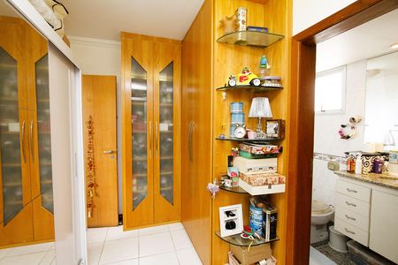 Apartamento à venda com 218m², 4 quartos e 2 vagasQuarto 4 - Suíte