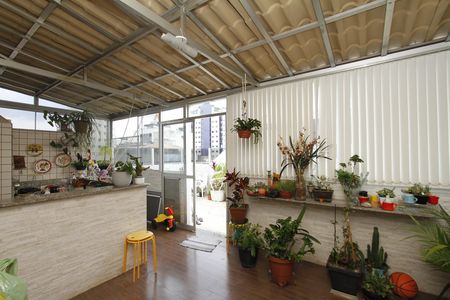 Apartamento à venda com 218m², 4 quartos e 2 vagasCobertura