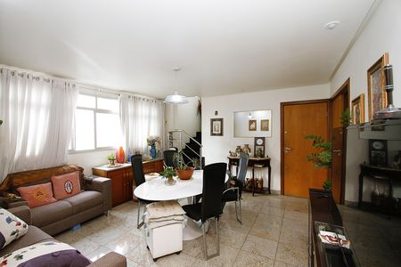 Apartamento à venda com 218m², 4 quartos e 2 vagasSala