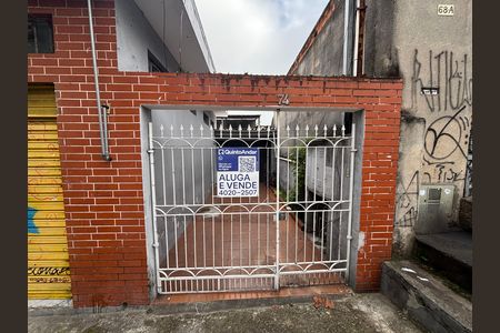 Casa para alugar com 130m², 2 quartos e 1 vaga Casa para alugar com 130m², 2 quartos e 1 vagaFachada