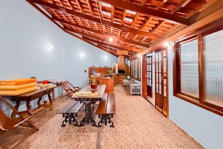 Casa à venda com 150m², 2 quartos e 3 vagas Casa à venda com 150m², 2 quartos e 3 vagasÁrea Externa - Churrasqueira