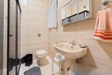 Casa à venda com 150m², 2 quartos e 3 vagas Casa à venda com 150m², 2 quartos e 3 vagasBanheiro Piso Superior