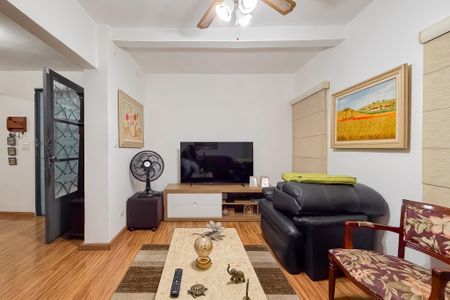 Casa à venda com 150m², 2 quartos e 3 vagas Casa à venda com 150m², 2 quartos e 3 vagasSala