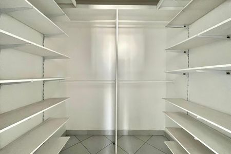 Apartamento à venda com 61m², 2 quartos e 2 vagas Apartamento à venda com 61m², 2 quartos e 2 vagasCloset da Suíte