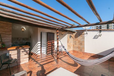 Casa de condomínio à venda com 202m², 3 quartos e 1 vaga