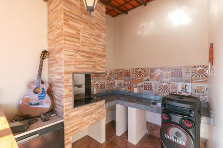 Casa de condomínio à venda com 202m², 3 quartos e 1 vaga