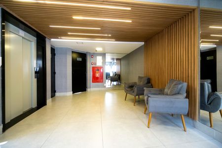 Studio para alugar com 32m², 1 quarto e 1 vaga Studio para alugar com 32m², 1 quarto e 1 vagaHall social