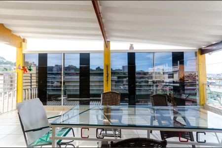 Casa à venda com 200m², 4 quartos e 4 vagasChurrasqueira