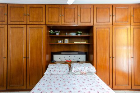 Casa à venda com 200m², 4 quartos e 4 vagasSuíte