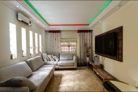 Sala de casa à venda com 4 quartos, 200m² em Vila Francos, São Paulo