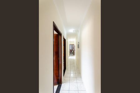 Casa à venda com 200m², 4 quartos e 4 vagasCorredor