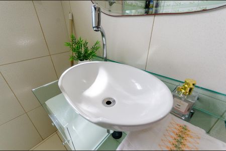 Casa à venda com 200m², 4 quartos e 4 vagasSuíte - Banheiro