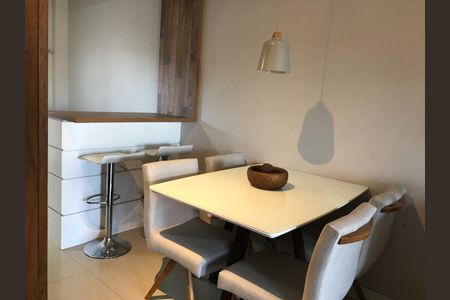 Casa à venda com 121m², 2 quartos e 1 vagaSala