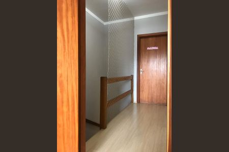 Corredor de casa à venda com 2 quartos, 121m² em Aberta dos Morros, Porto Alegre