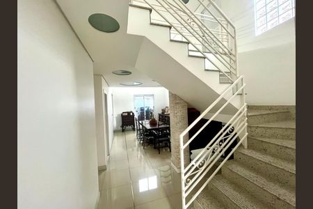 Hall de Entrada de casa à venda com 4 quartos, 562m² em Jardim Riacho das Pedras, Contagem