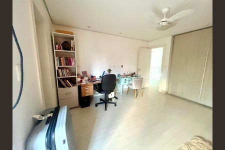 Casa à venda com 562m², 4 quartos e 10 vagas Casa à venda com 562m², 4 quartos e 10 vagasQuarto