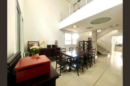 Casa à venda com 562m², 4 quartos e 10 vagas Casa à venda com 562m², 4 quartos e 10 vagasSala de Jantar