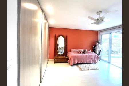 Casa à venda com 562m², 4 quartos e 10 vagas Casa à venda com 562m², 4 quartos e 10 vagasQuarto