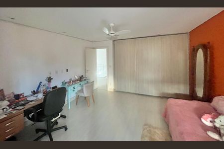 Casa à venda com 562m², 4 quartos e 10 vagas Casa à venda com 562m², 4 quartos e 10 vagasQuarto