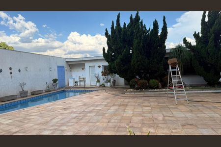 Casa à venda com 562m², 4 quartos e 10 vagas Casa à venda com 562m², 4 quartos e 10 vagasÁrea externa