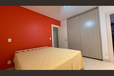 Casa à venda com 562m², 4 quartos e 10 vagas Casa à venda com 562m², 4 quartos e 10 vagasQuarto