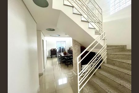 Hall de Entrada de casa à venda com 4 quartos, 562m² em Jardim Riacho das Pedras, Contagem