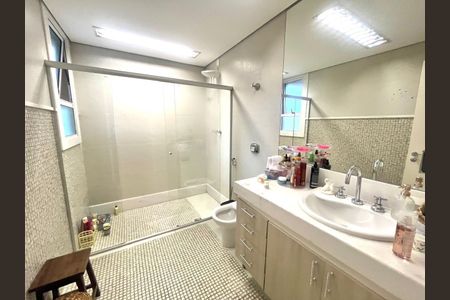 Casa à venda com 562m², 4 quartos e 10 vagas Casa à venda com 562m², 4 quartos e 10 vagasBanheiro