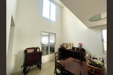 Casa à venda com 562m², 4 quartos e 10 vagas Casa à venda com 562m², 4 quartos e 10 vagasSala de Jantar