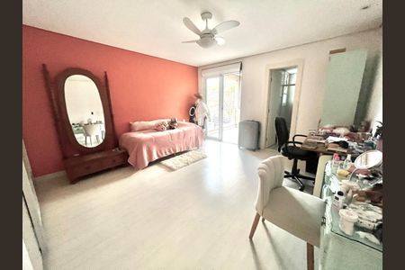 Casa à venda com 562m², 4 quartos e 10 vagas Casa à venda com 562m², 4 quartos e 10 vagasQuarto
