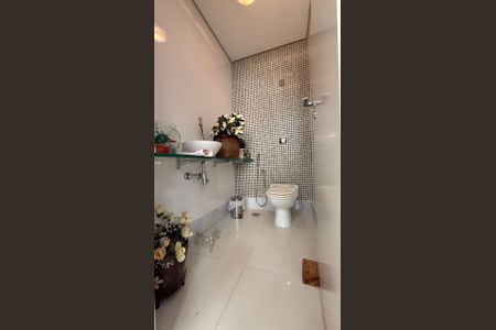 Casa à venda com 562m², 4 quartos e 10 vagas Casa à venda com 562m², 4 quartos e 10 vagasBanheiro