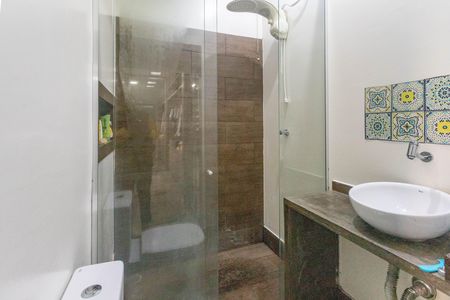Casa à venda com 550m², 6 quartos e 2 vagas Casa à venda com 550m², 6 quartos e 2 vagasCasa 1 - Banheiro da suíte 1