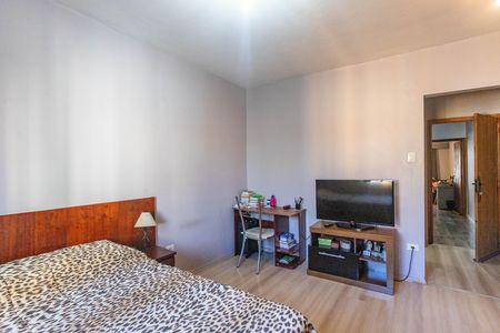 Casa à venda com 550m², 6 quartos e 2 vagas Casa à venda com 550m², 6 quartos e 2 vagasCasa 1 - quarto 2 - suíte