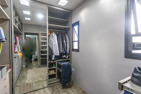 Casa à venda com 550m², 6 quartos e 2 vagas Casa à venda com 550m², 6 quartos e 2 vagasCasa 1 - Closet da suíte 1