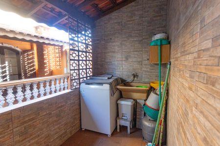 Casa à venda com 550m², 6 quartos e 2 vagas Casa à venda com 550m², 6 quartos e 2 vagasCasa 1 - área de serviço
